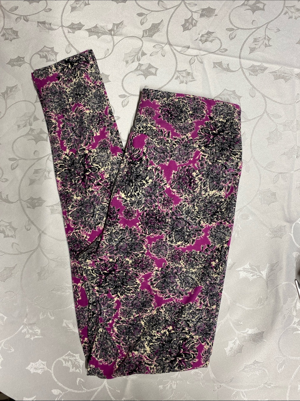 LuLaRoe Magenta Floral Print Leggings